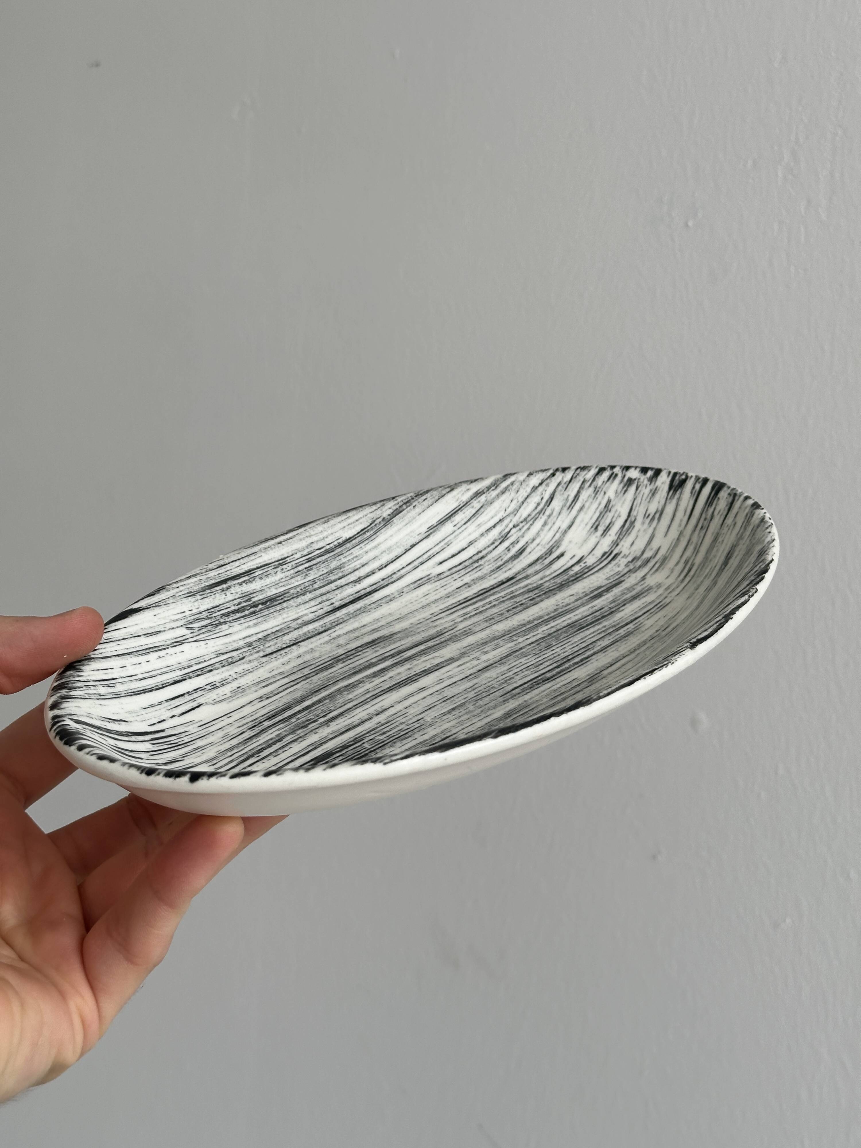 Vide poche, petit plat design noir et blanc Salins France.