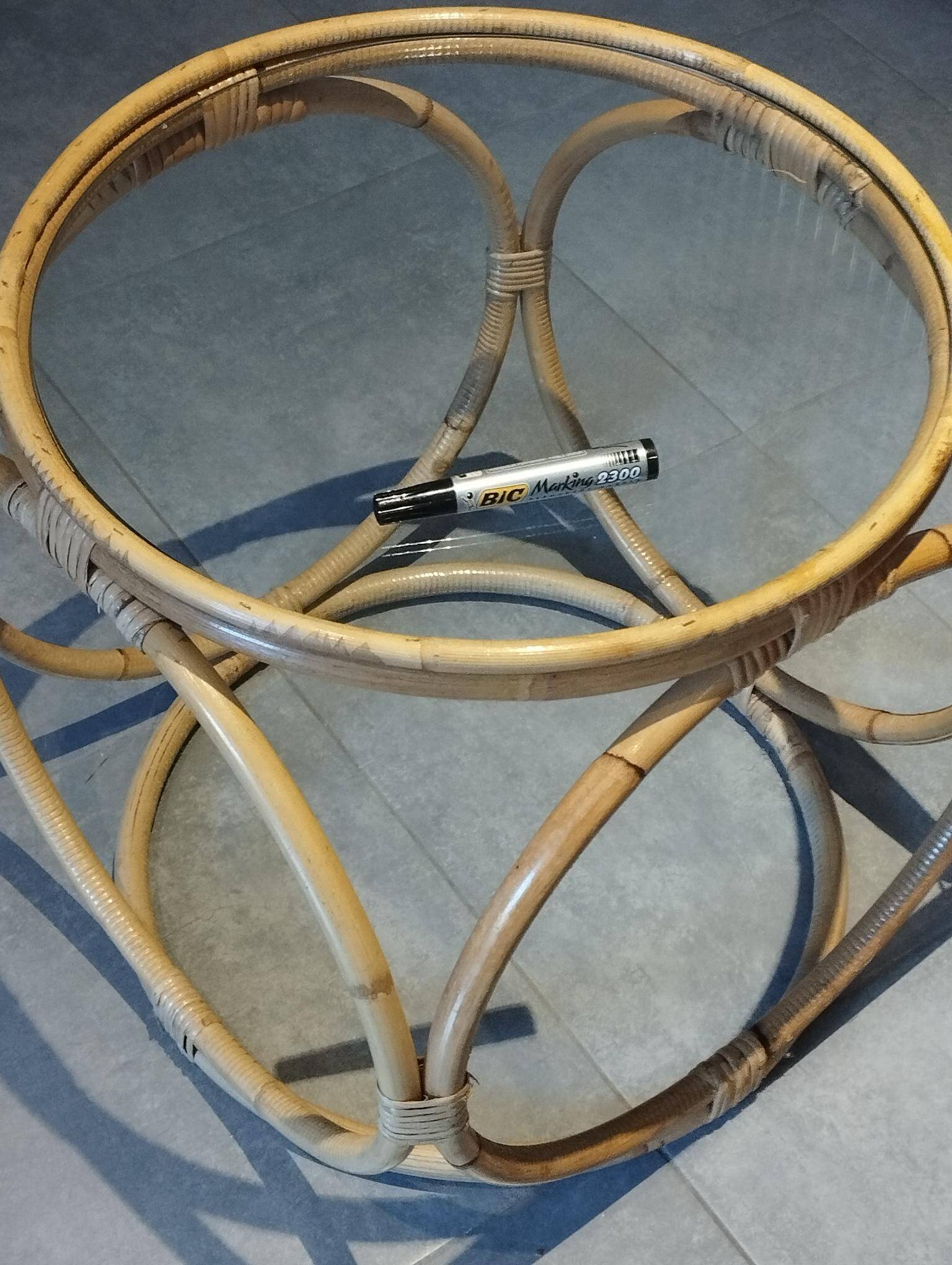Table basse en rotin, bambou et verre, Design Space Age Vintage