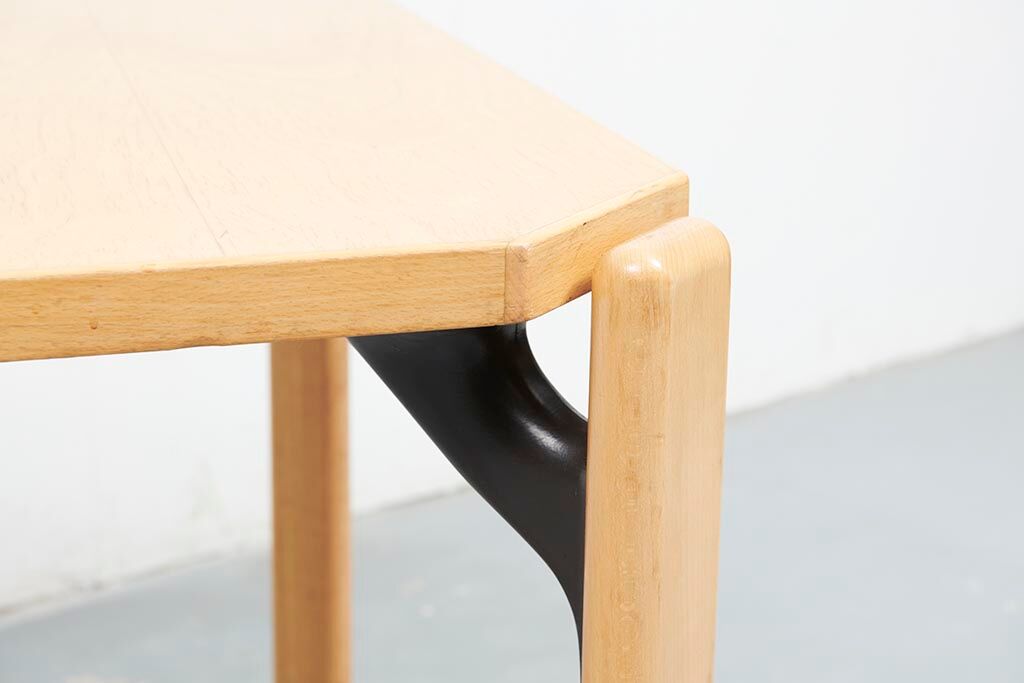 Bruno Rey table