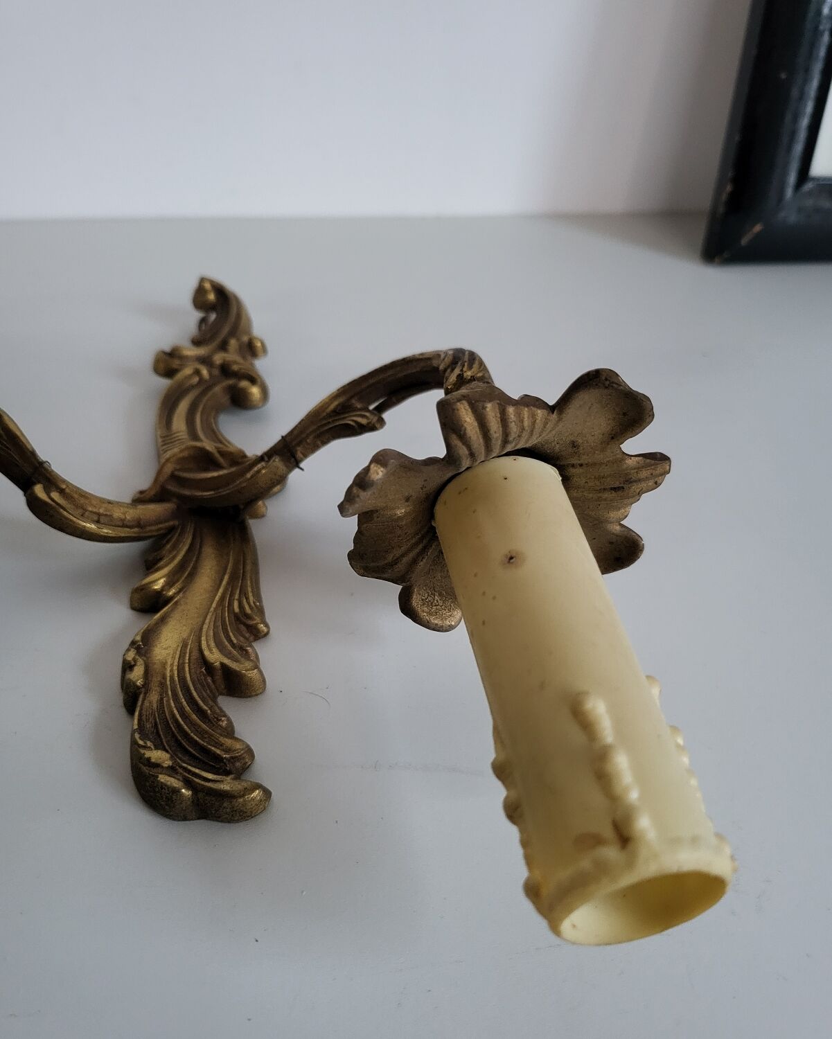 Ancienne paire d'appliques en métal doré style Louis XV - 2 lumières