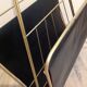 Porte-revue en métal doré et habillage noir / vintage années 60-70