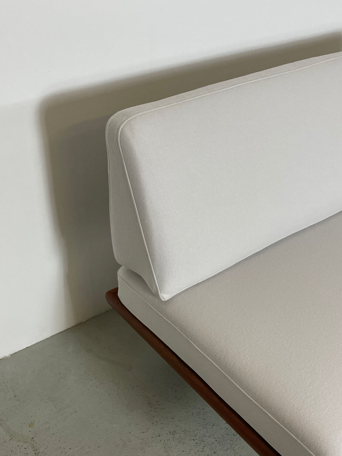 MidCentury 2-seater Model Minerva by Hvidt & Mølgaard