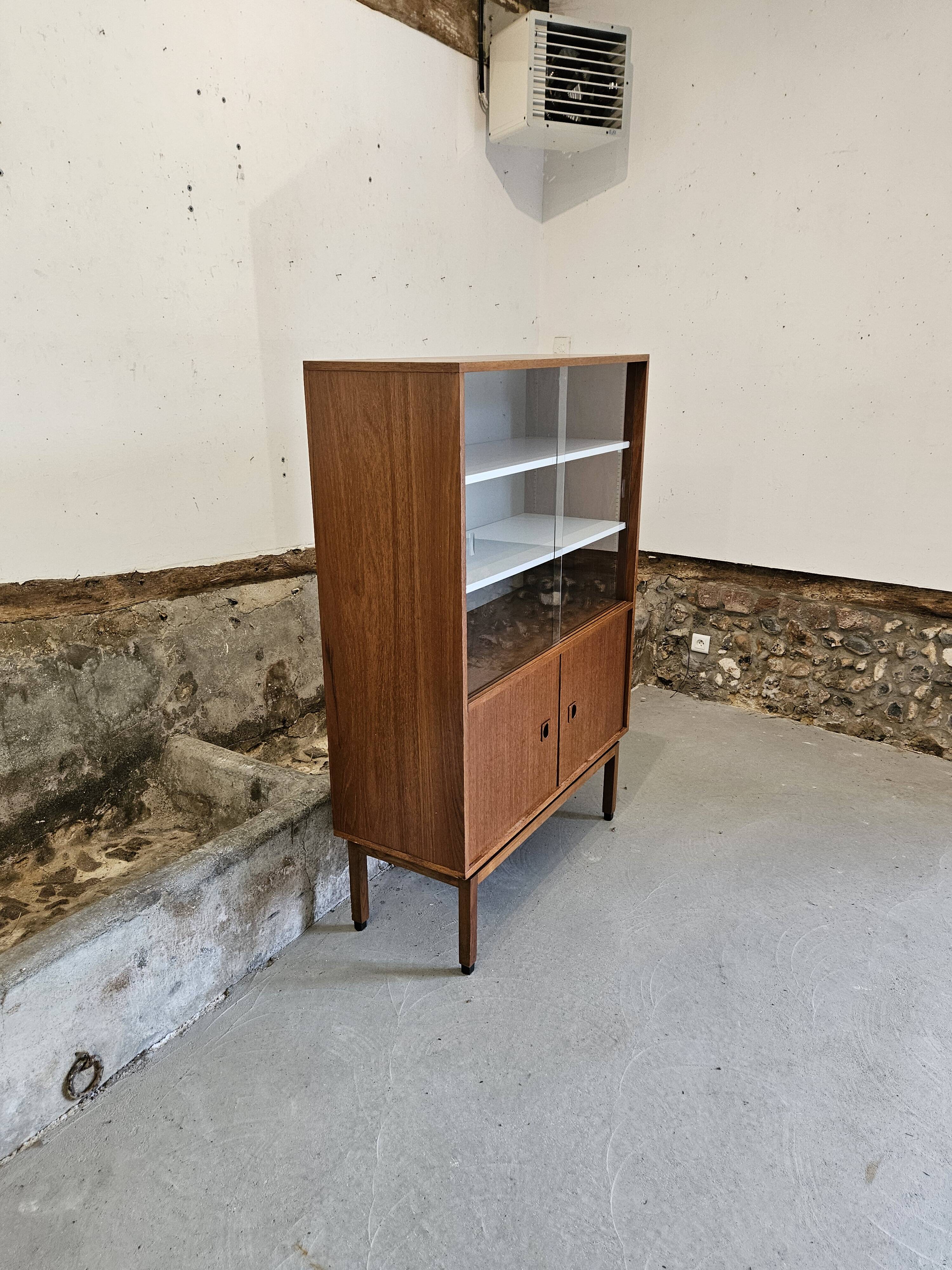 Small MDK display case / teak veneer bookcase 1960 Scandinavian design