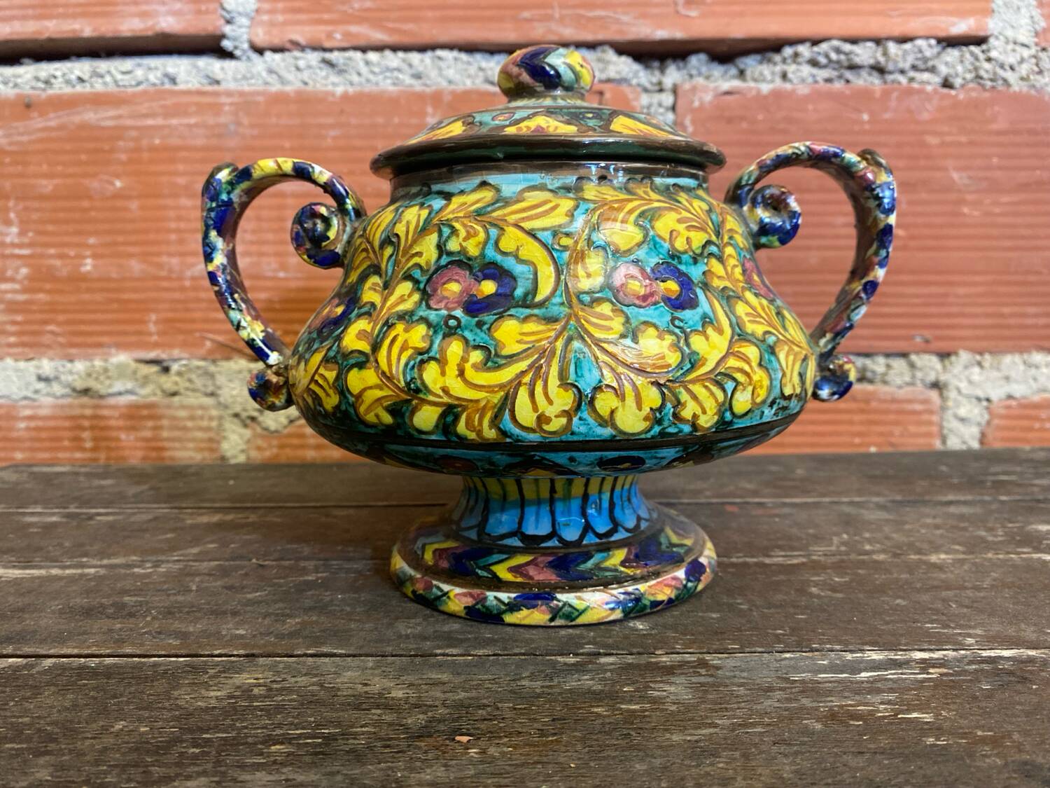 Sweet box with handles, antique caltagirone polychrome ceramic.