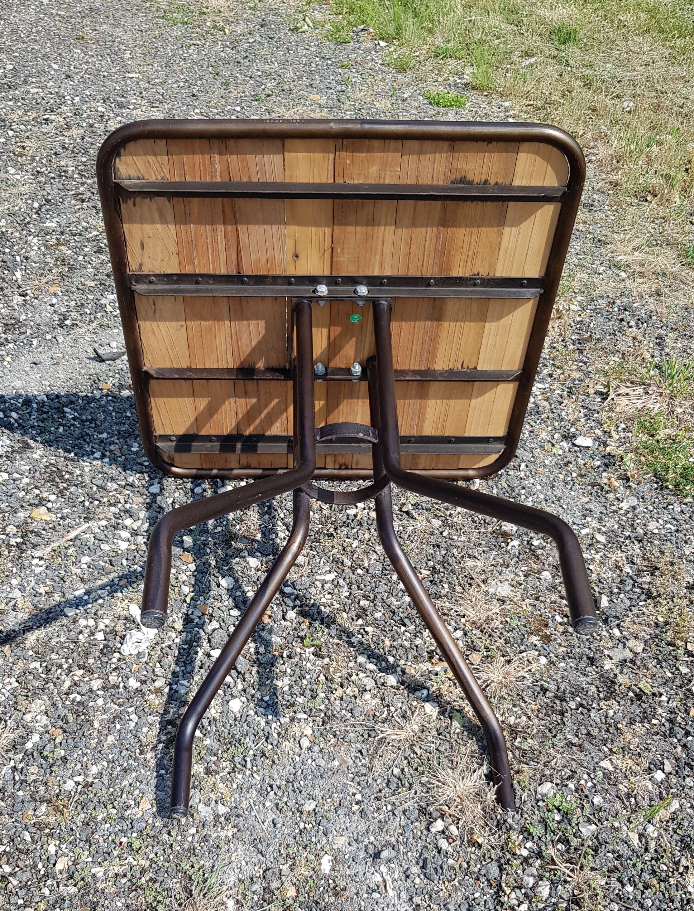 Bistro table in teak and wrought iron