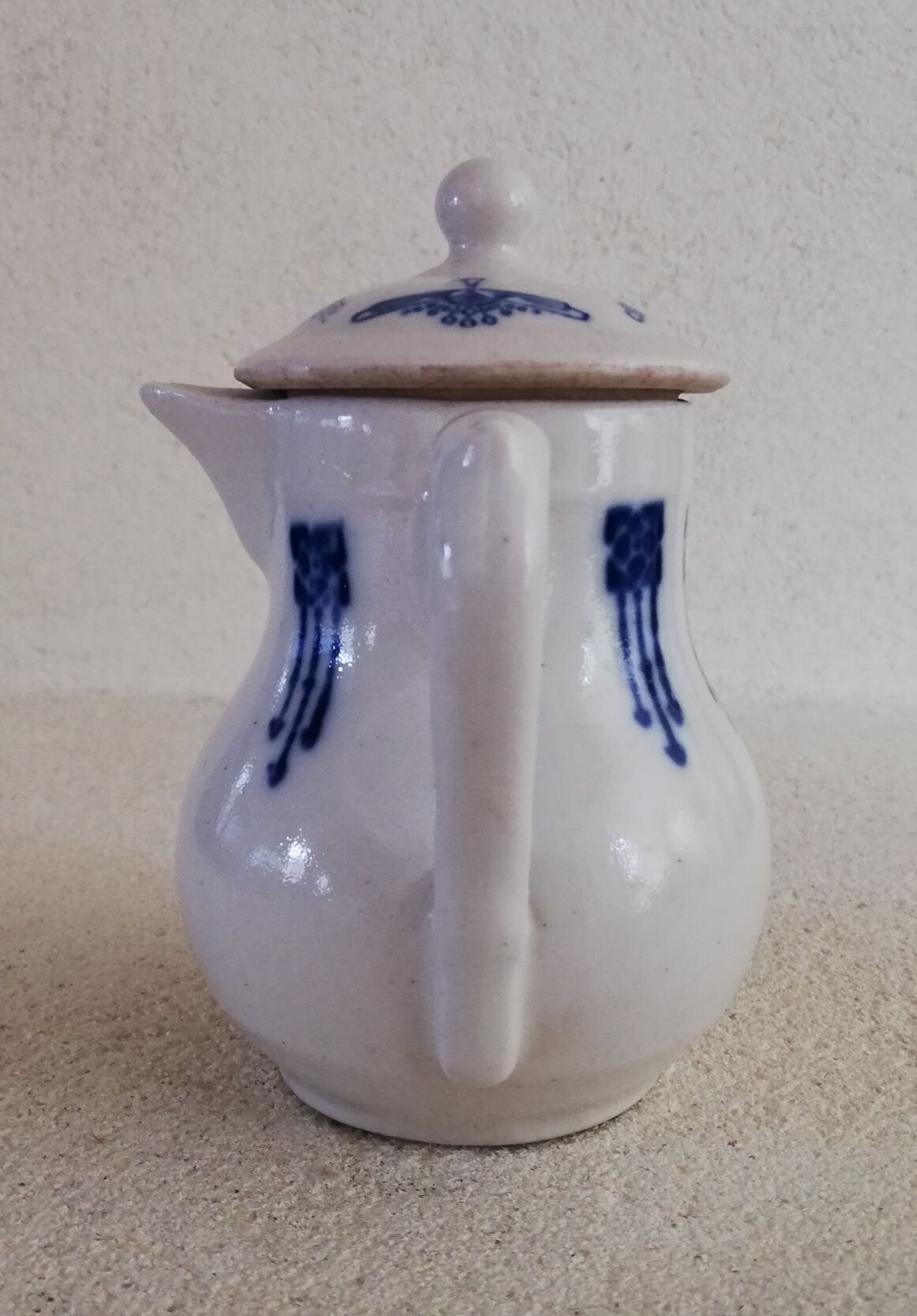Milk jar and its Saint-Uze lid