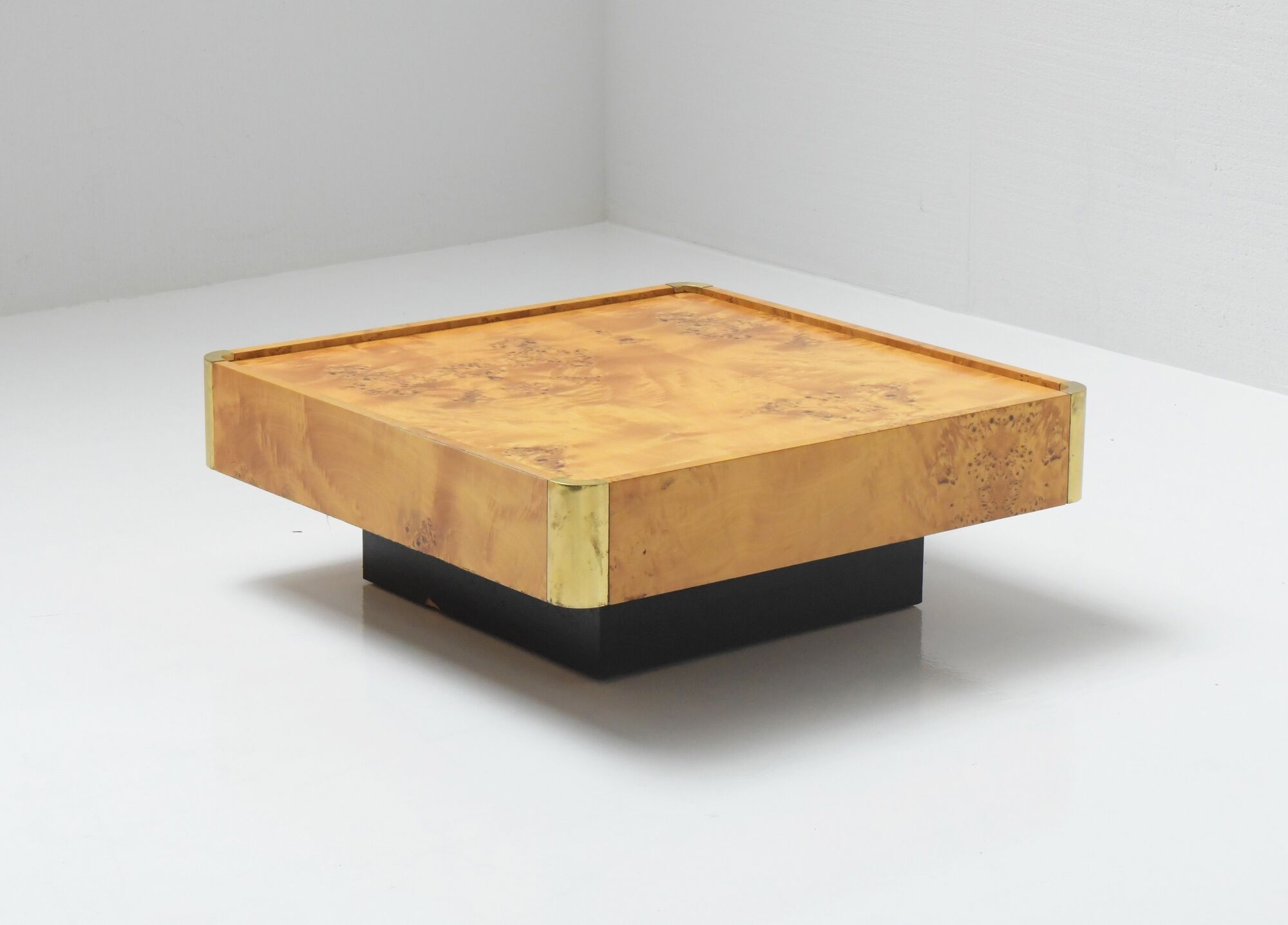 Coffee table & cigar box in burlwood & golden messing box, Italy