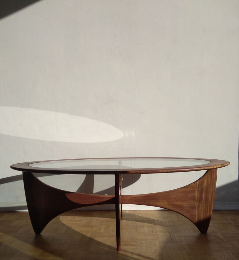 Astro model oval coffee table - designer Victor Wilkins - Edition G Plan - 1960