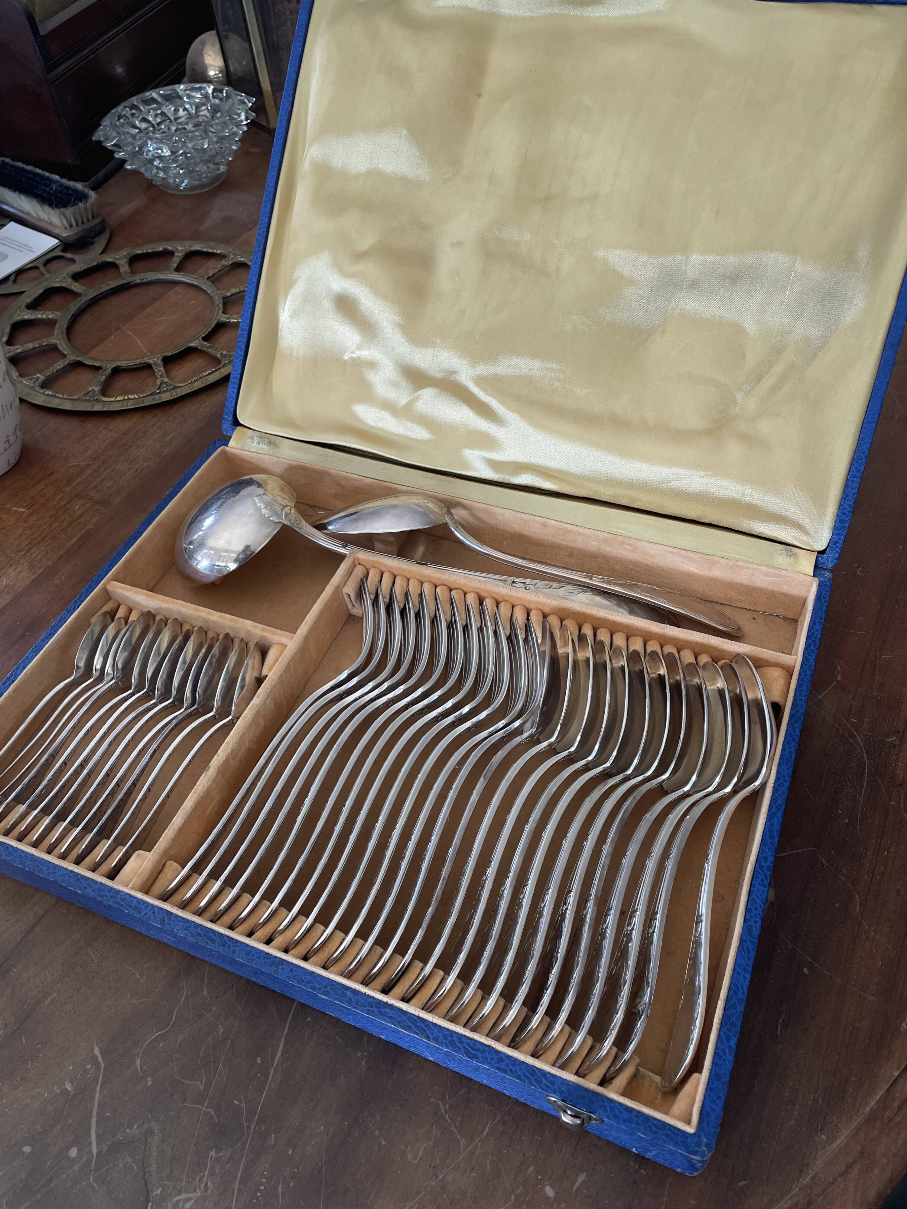 Ménagère en métal argenté 35 pièces