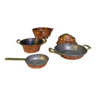 Small copper kitchen decoration set