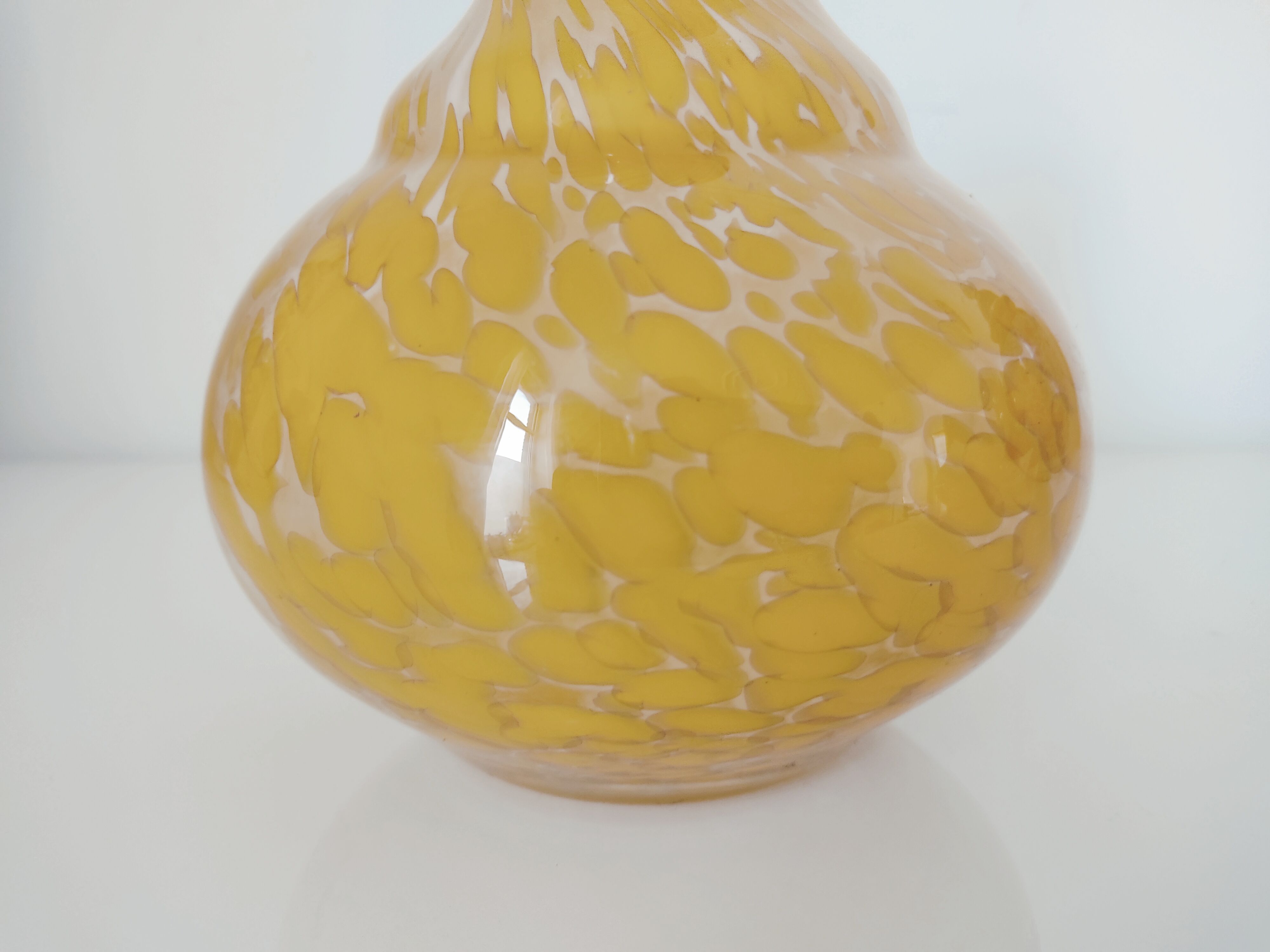 Verrerie vase orange moucheté