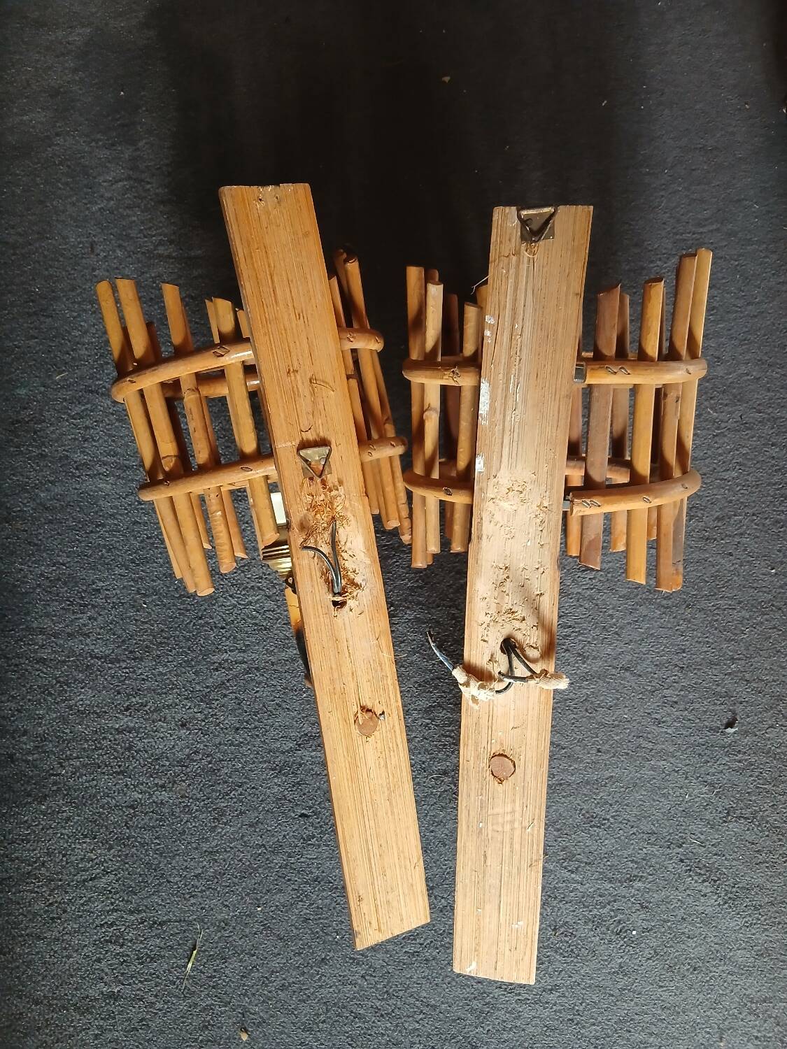 2 appliques en bambou et rotin, années 50-60