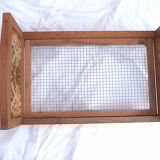 Lit de poupée en bois artisanal vintage