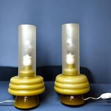 Lampes de table en verre opalin vert olive