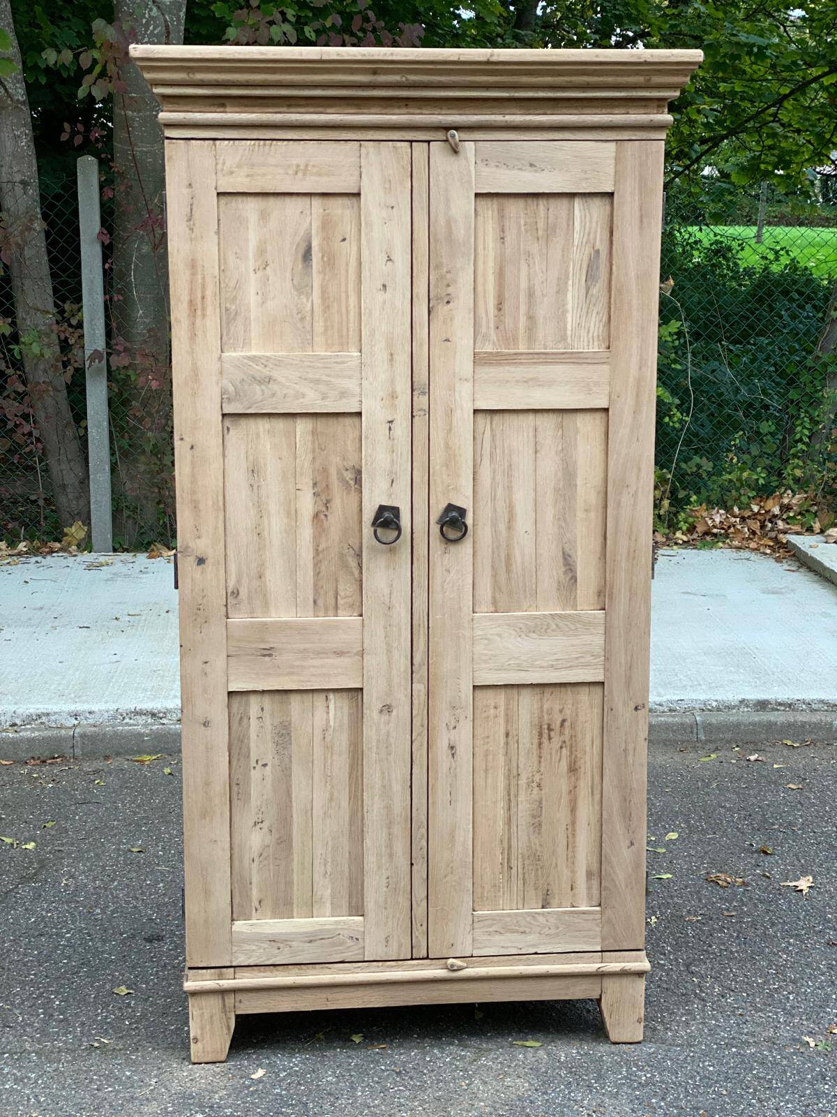 Armoire de ferme rénovée en chêne massif brut du 19ème