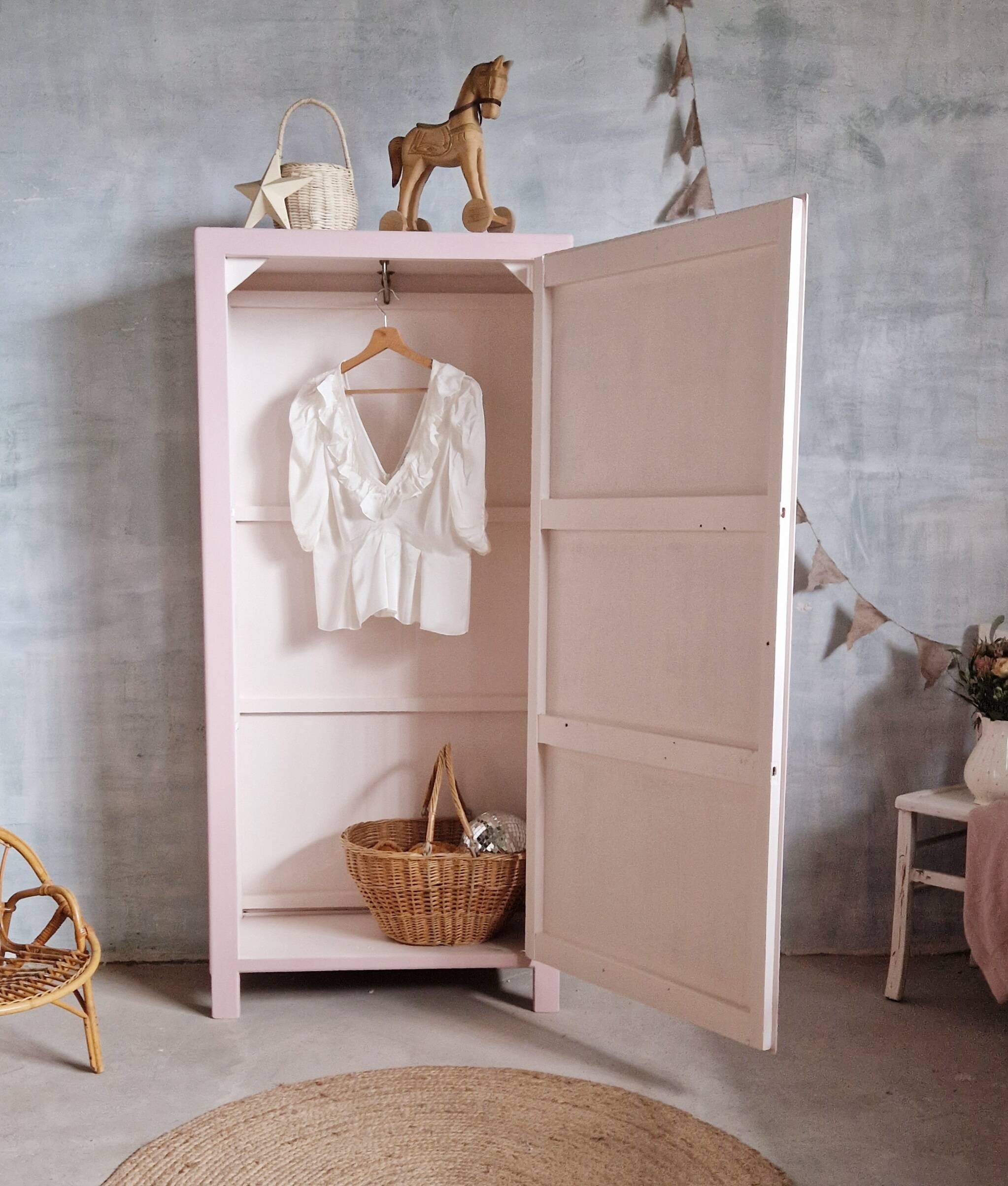 Velvet pink cabinet