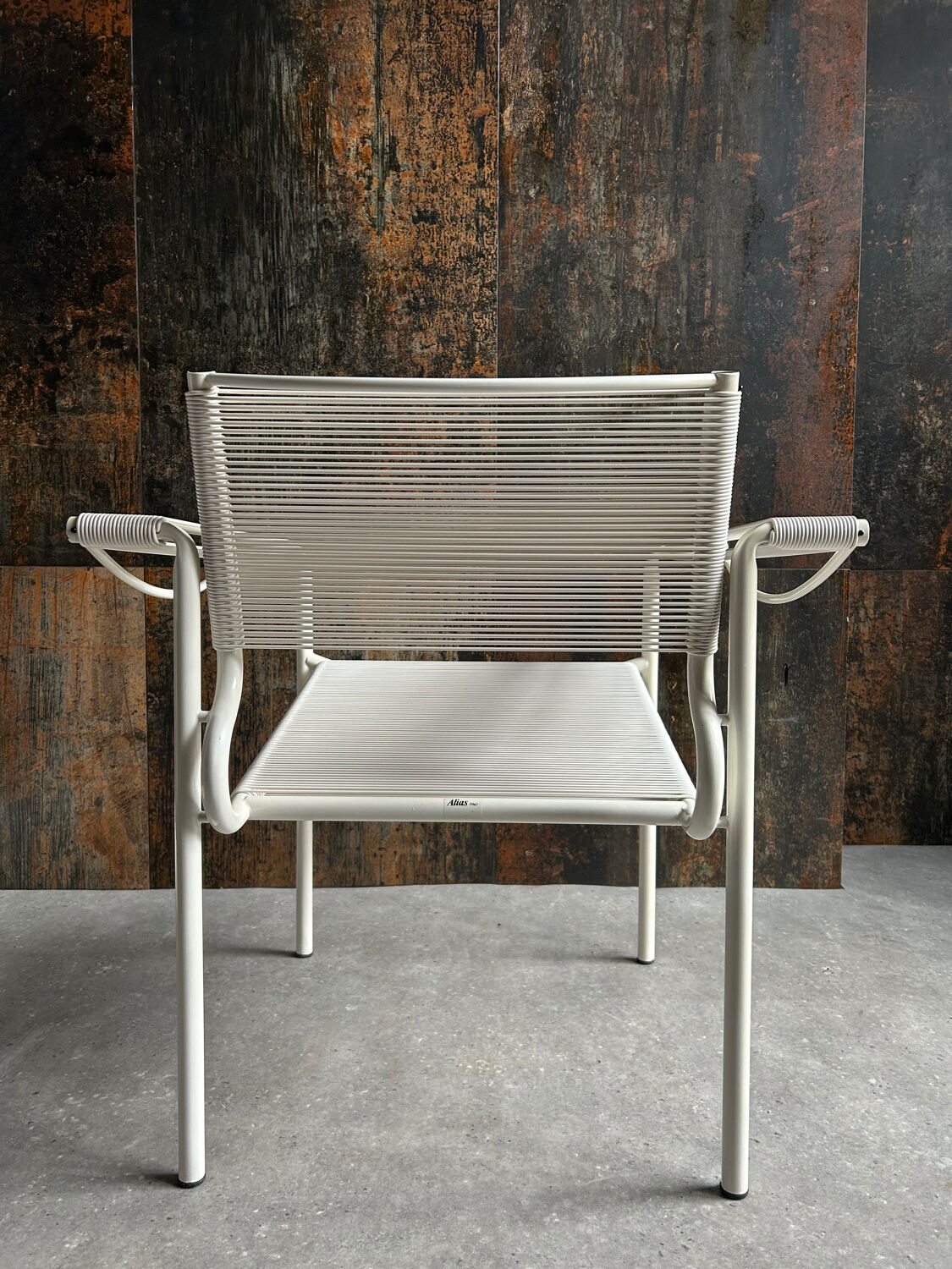 Chaise spaghetti pour Alias