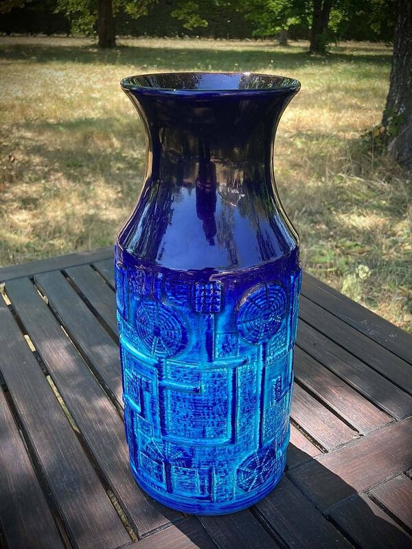 Vase bleu en céramique. West Germany Bay Keramik. Années 60. modèle 954-30