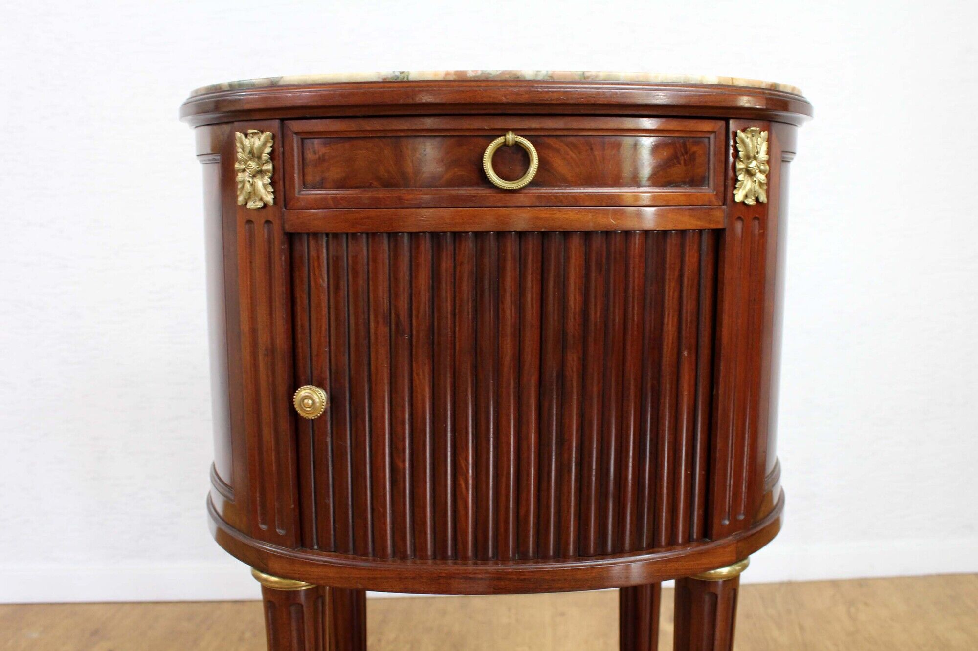 Furniture style Louis XVI mahogany of the 1920s.