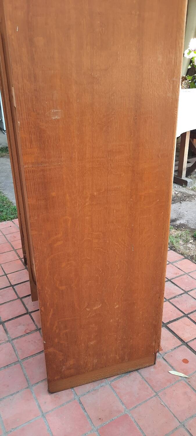 Double curtain filing cabinet