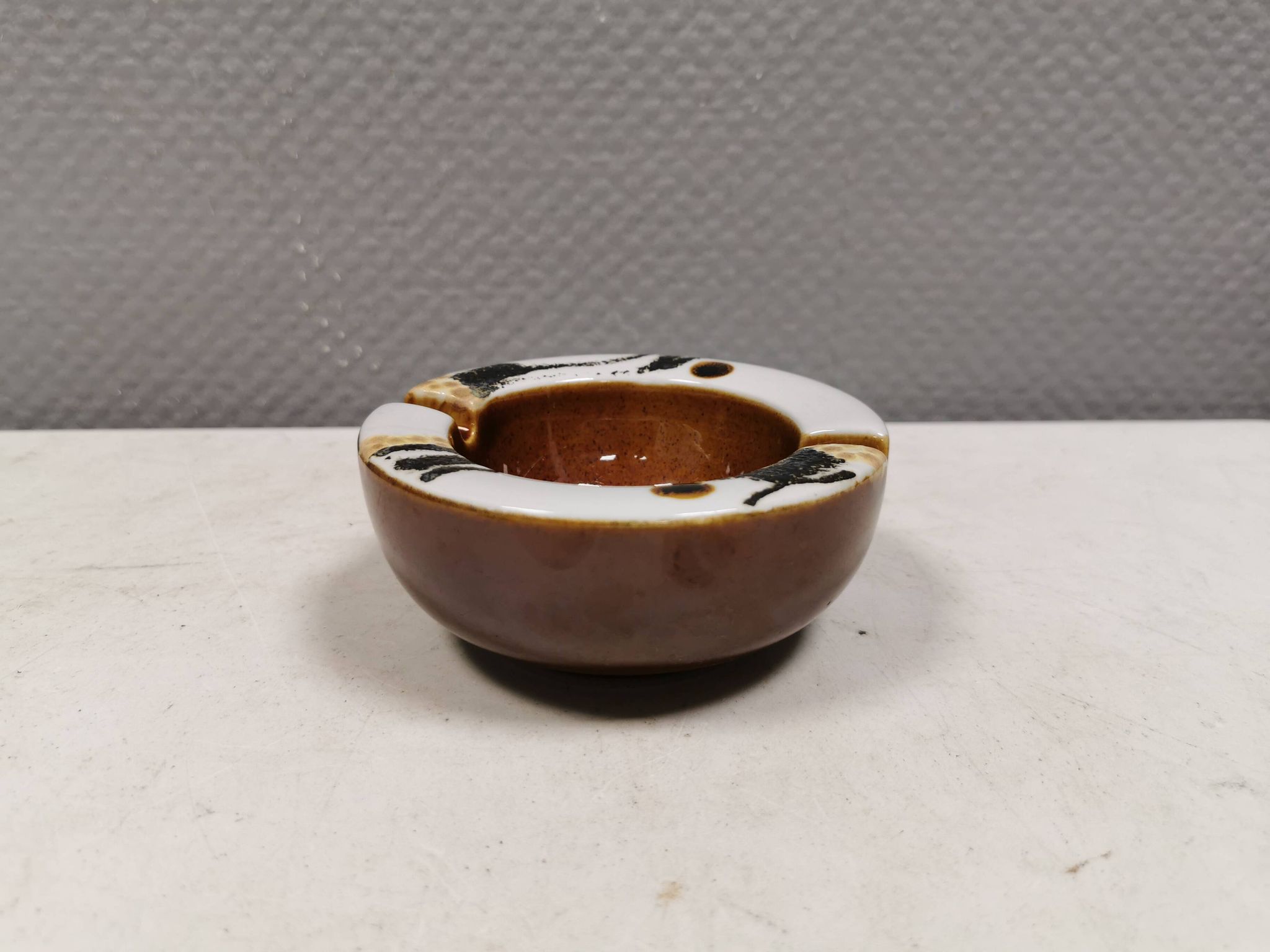 Mid-century ceramic ashtray, by Ellen Malmer for Royal Copenhagen, 1960s.