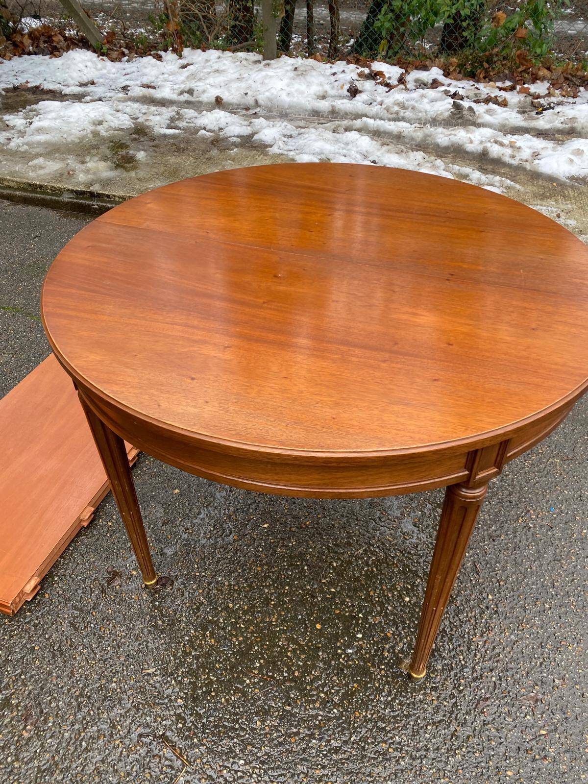 Round extendable dining table in Louis XVI style, 100cm with 2 extensions.