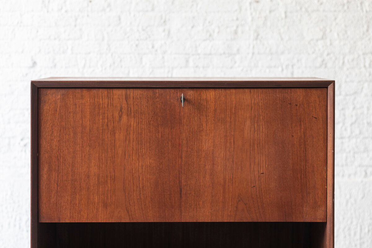 Cabinet by Louis van Teeffelen