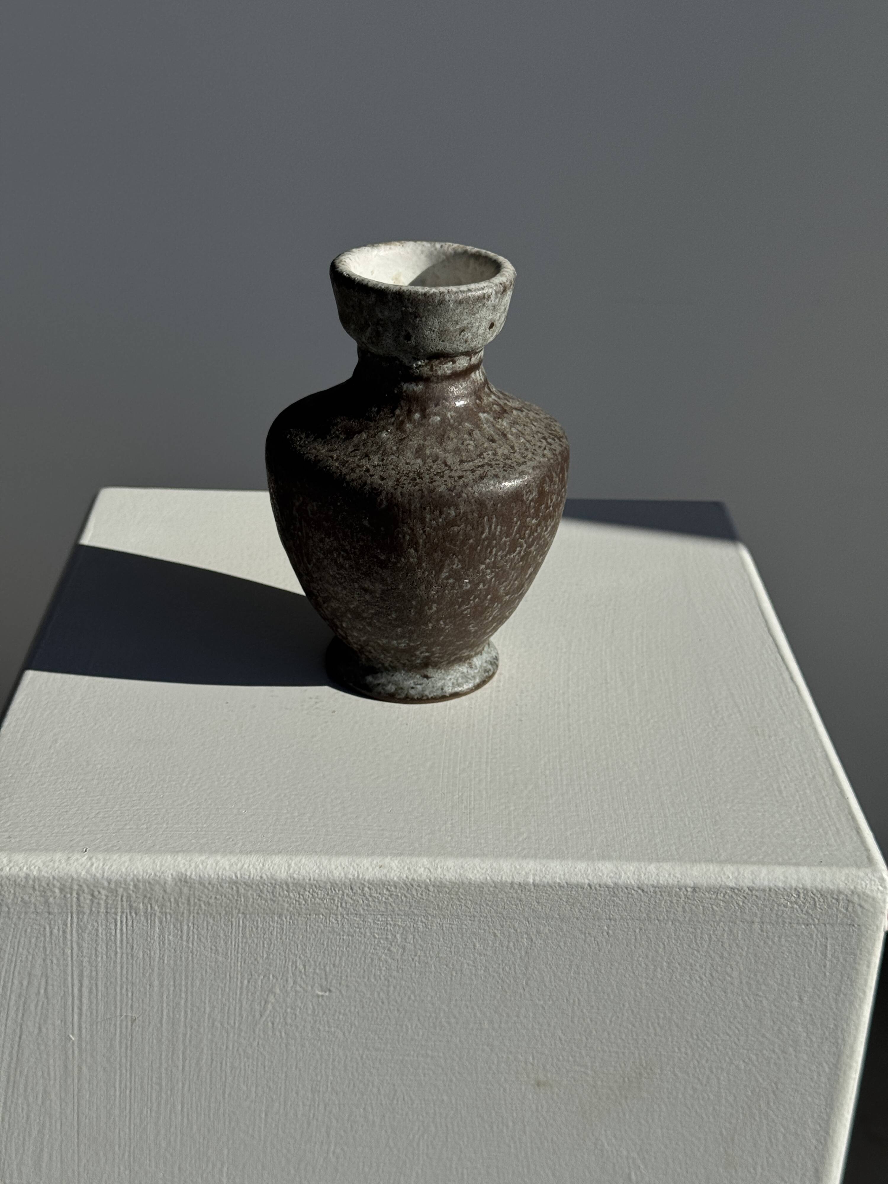 Mini grey stoneware carafe H13 D9