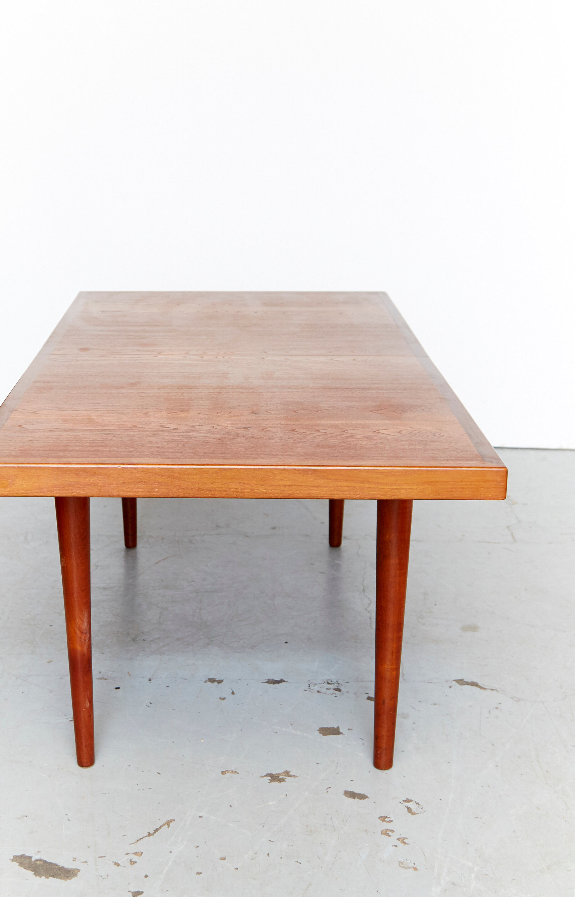 Table de salle à manger par Nanna Ditzel pour Saren Willadsen et chaises conçues par Kai Lyngfeldt-Larsen