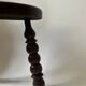 Tabouret bas - table d'appoint  tripode en bois perlé