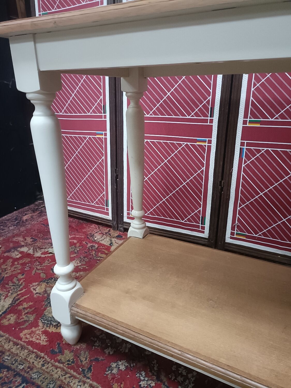 Console in oak painted cream white, natural wood trays