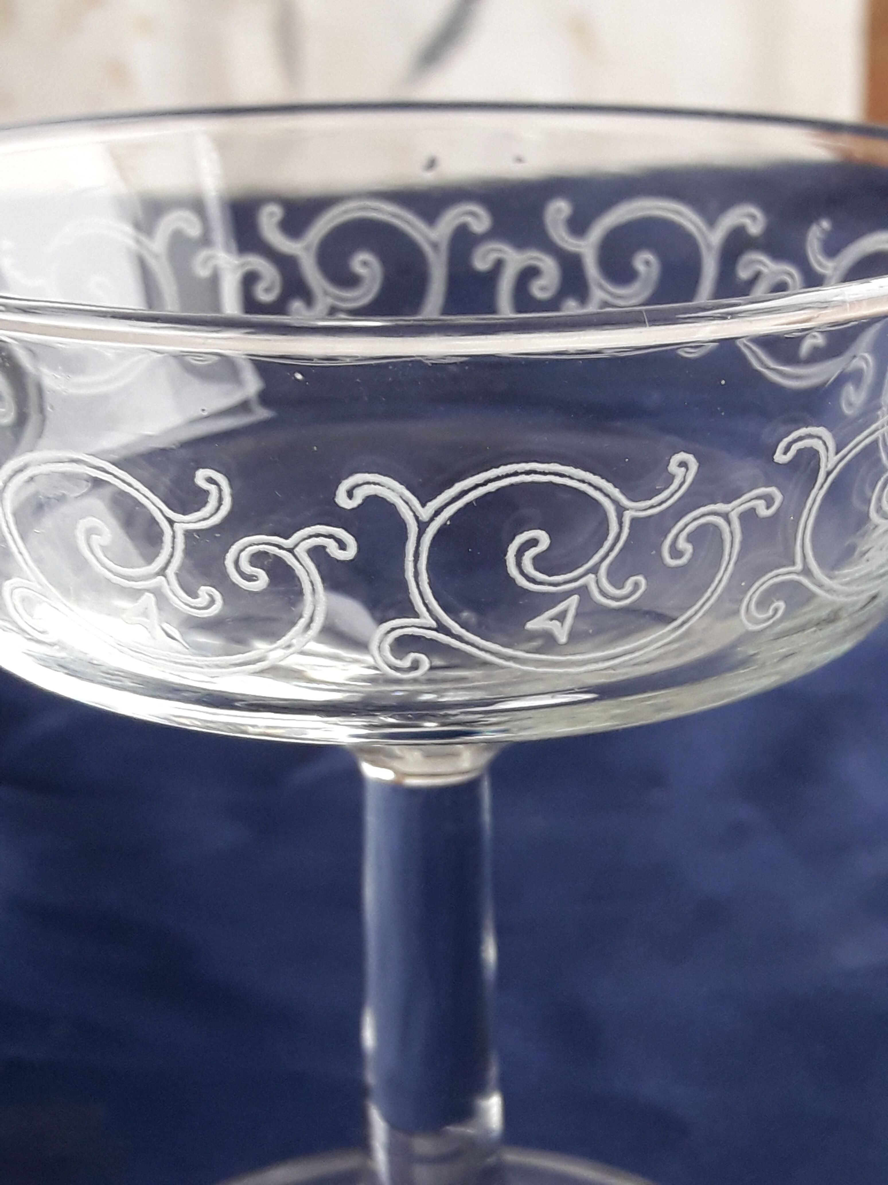 Set of 6 champagne glasses decorated with Arabesque