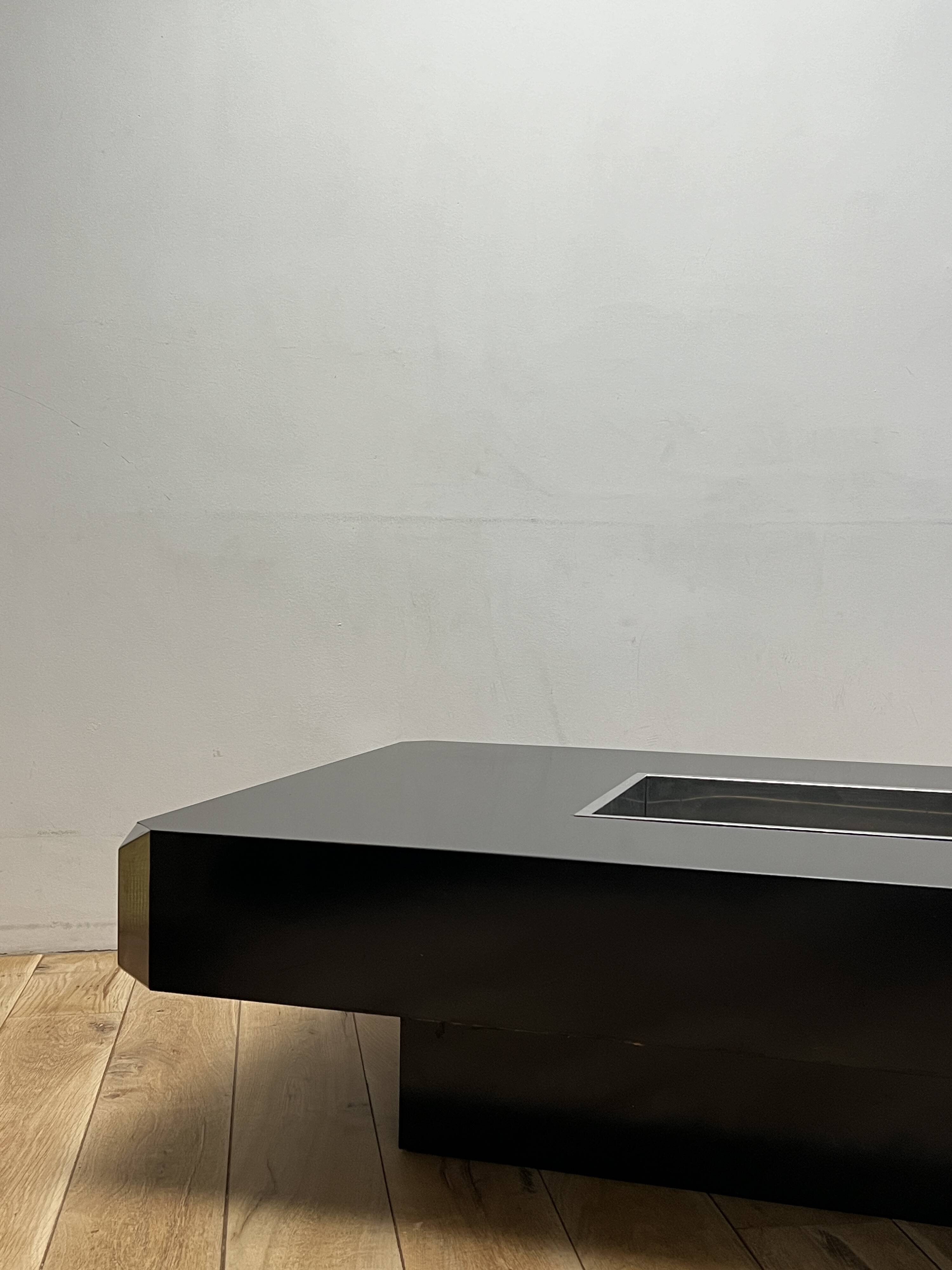 Alveo black coffee table by Willy Rizzo