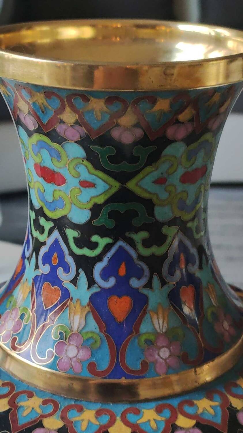 Grand Vase chinois en émail cloisonné. Années 50. Motifs floraux/Oiseaux exotiques 31 x 17 cm