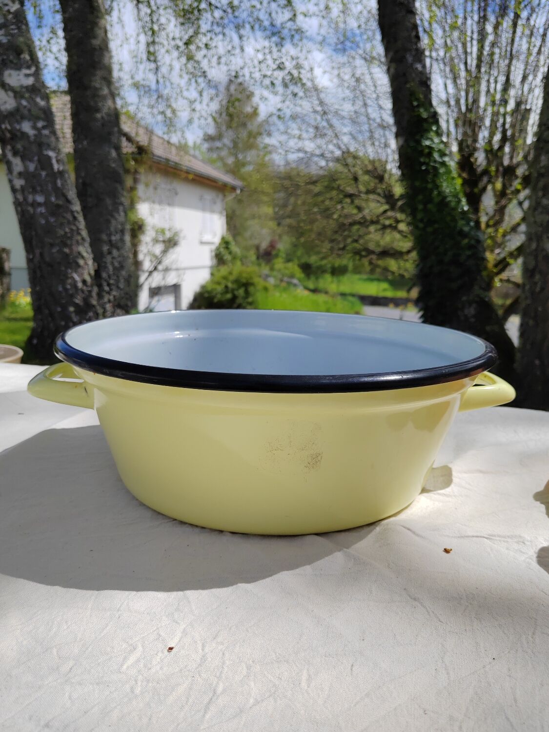 Yellow enamelled sheet metal basin 50/60s