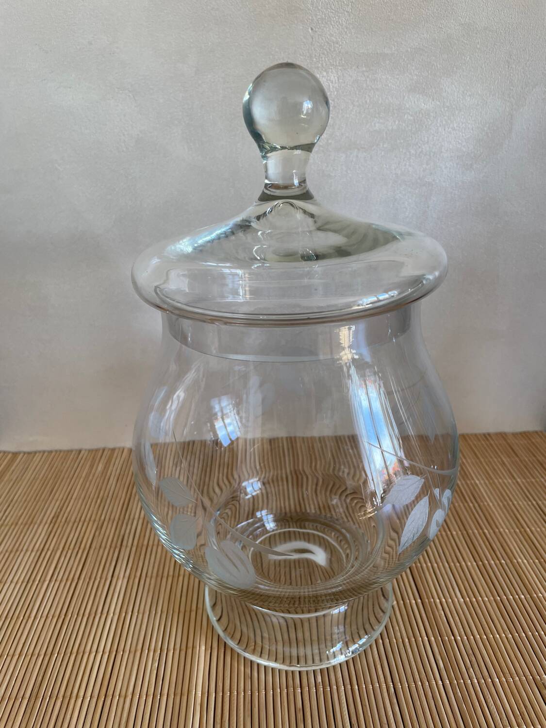 Engraved flower candy box