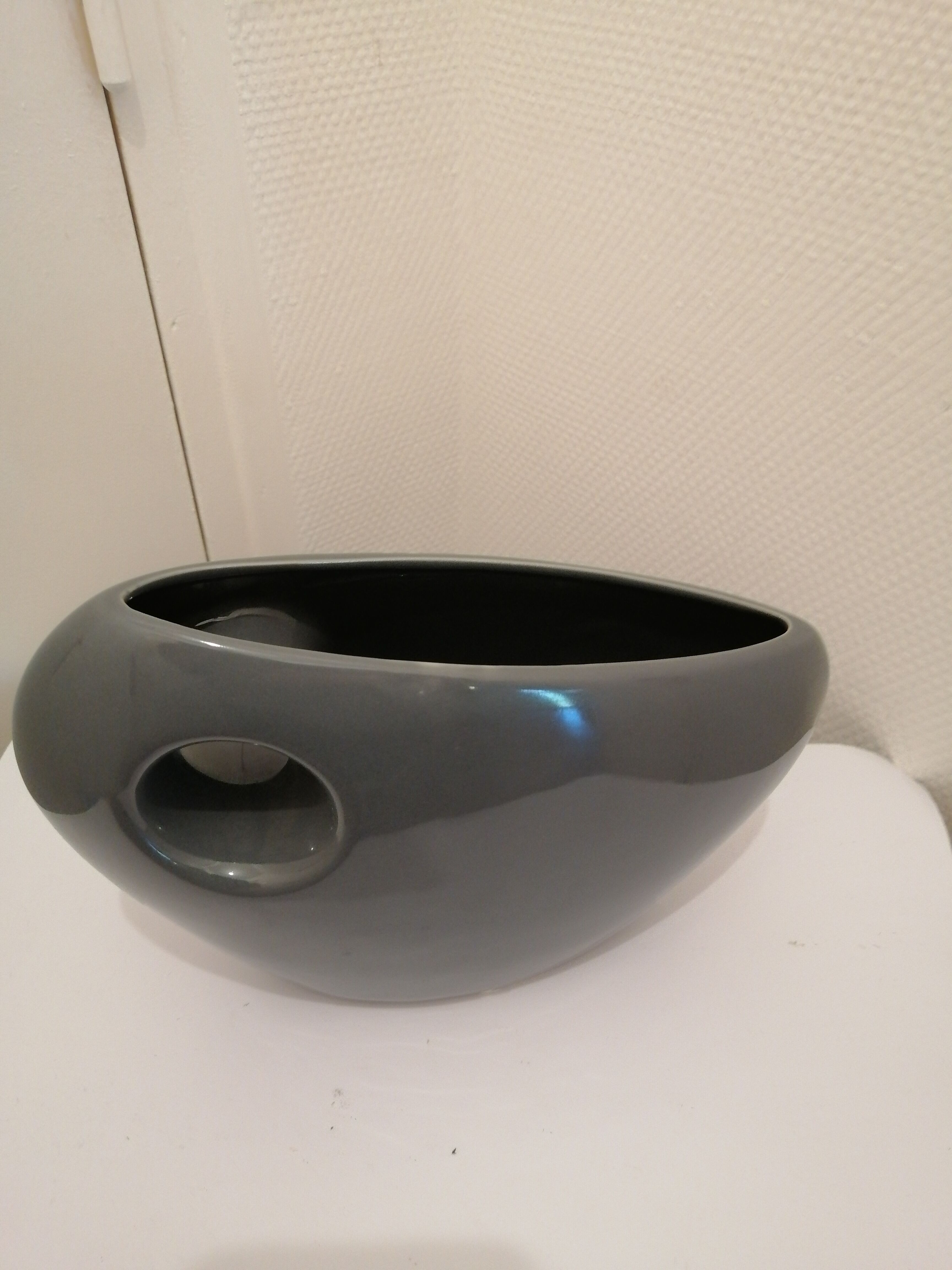 Modern floral vase in ceramic