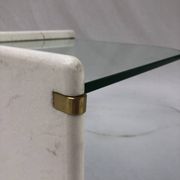 Ensemble de tables d'appoint italiennes, marbre et verre