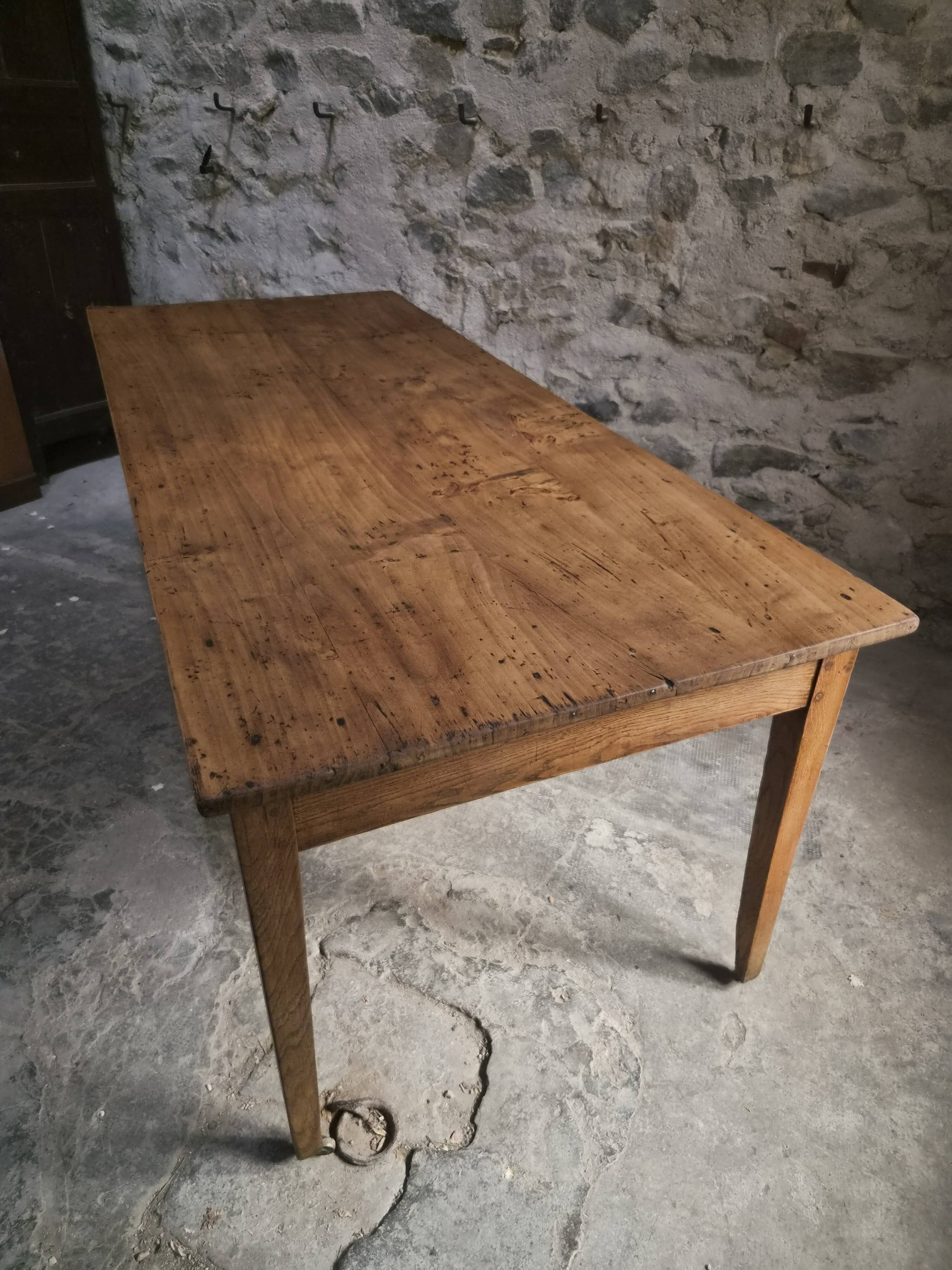 Antique French farmhouse dining table in oak and poplar, 1850–1900