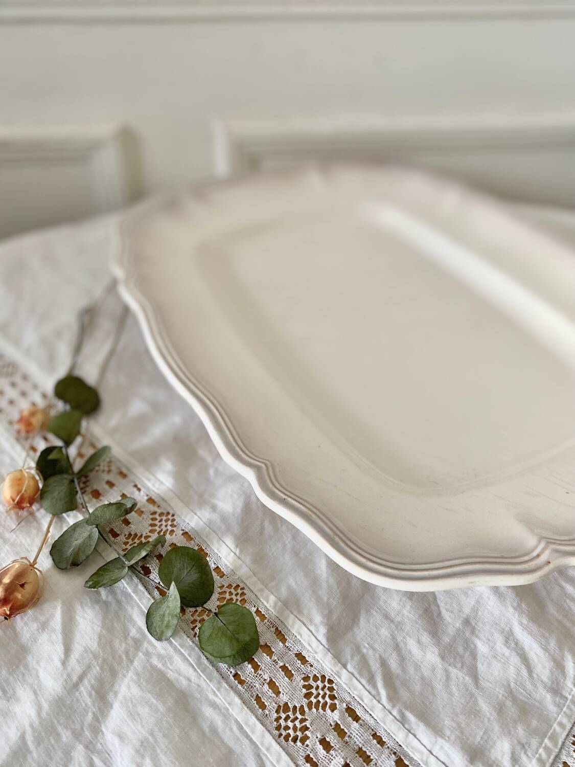 Rectangular ivory-colored serving dish Sarreguemines Chambord model