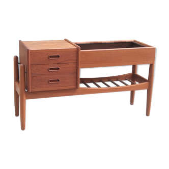 Sidebaord teak with planter by A. W. Iversen to Vinde Møbelfabrik, 1960