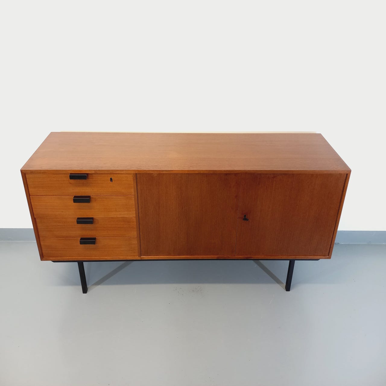 Vintage Scandinavian style modernist teak sideboard from the 50s 60s, Robin Day design for Hille