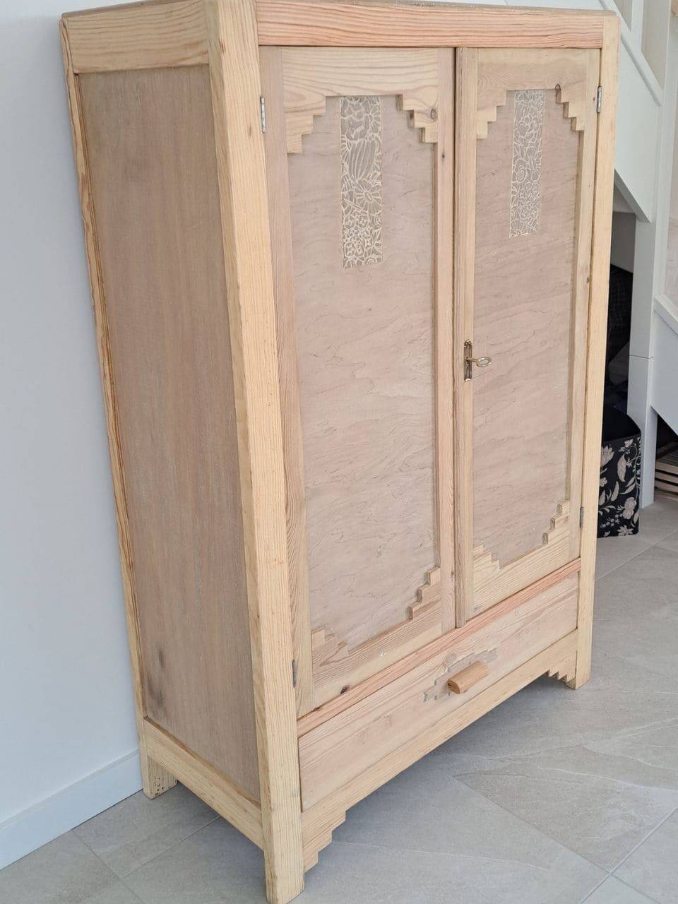 Parisian Art Deco wardrobe in stripped natural wood – floral patterns