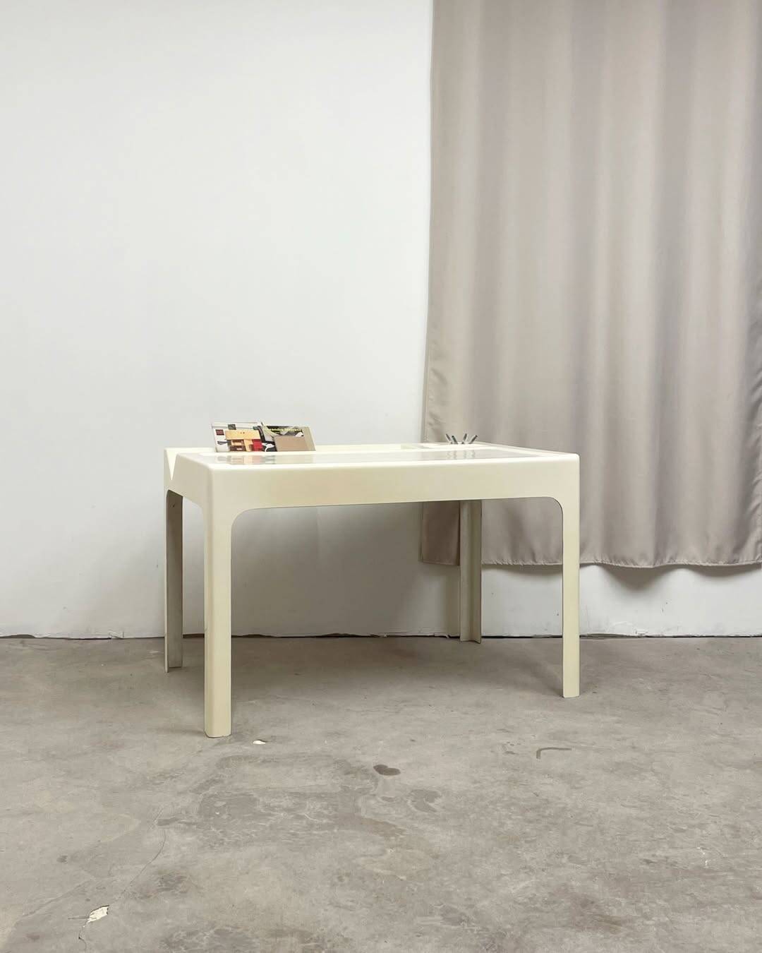 Bureau Ozoo blanc, Marc Berthier, 1968