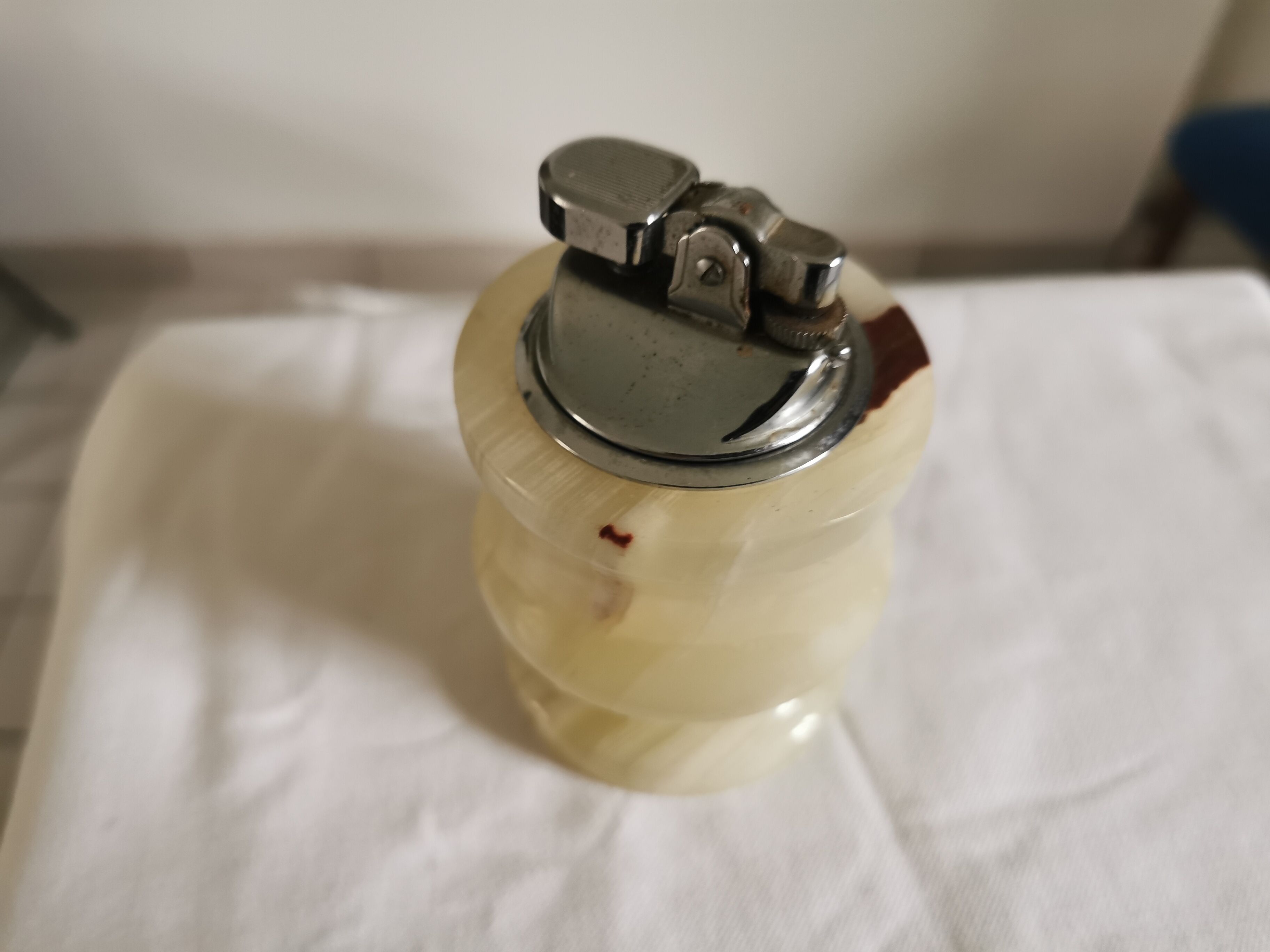 Onyx ashtray and table lighter set