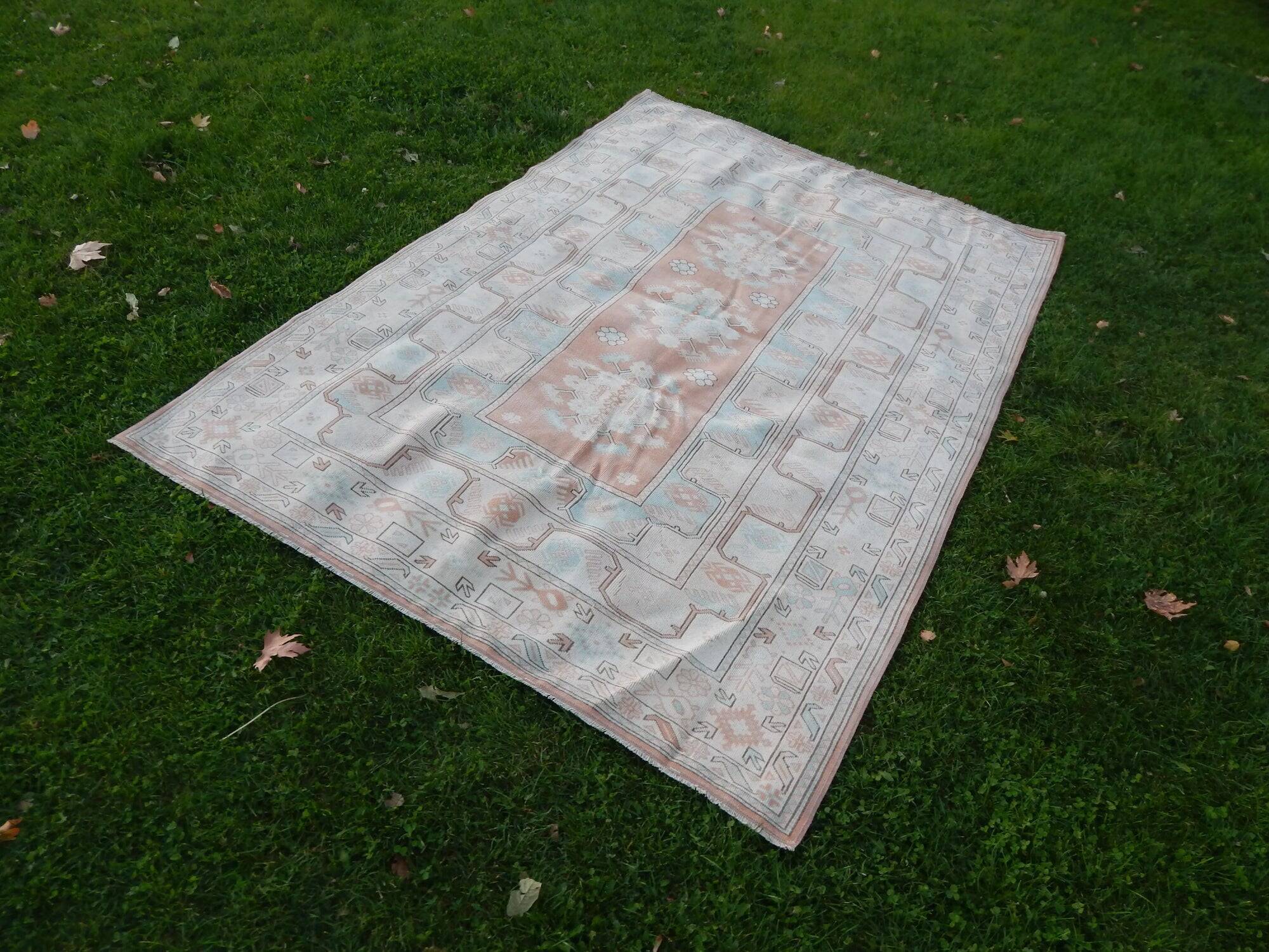 Vintage Turkish Oushak rug 200x280 cm