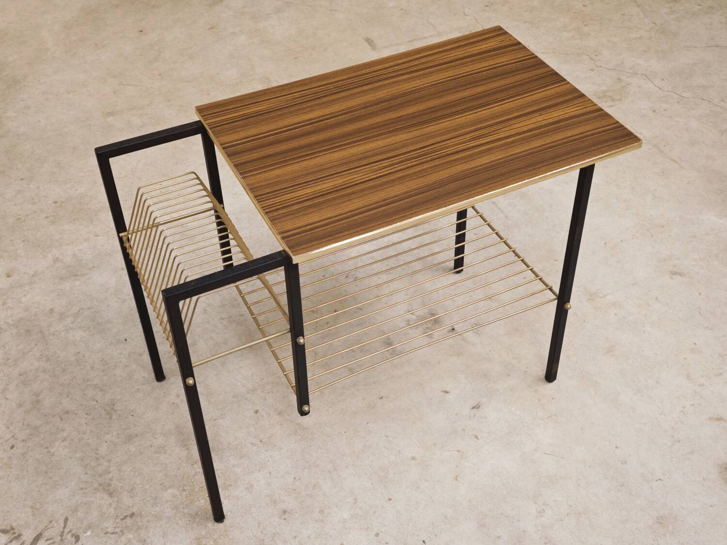 Vintage vinyl serving trolley in wood and gold metal