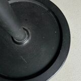 Porte-manteau minimaliste en laiton noir et métal.