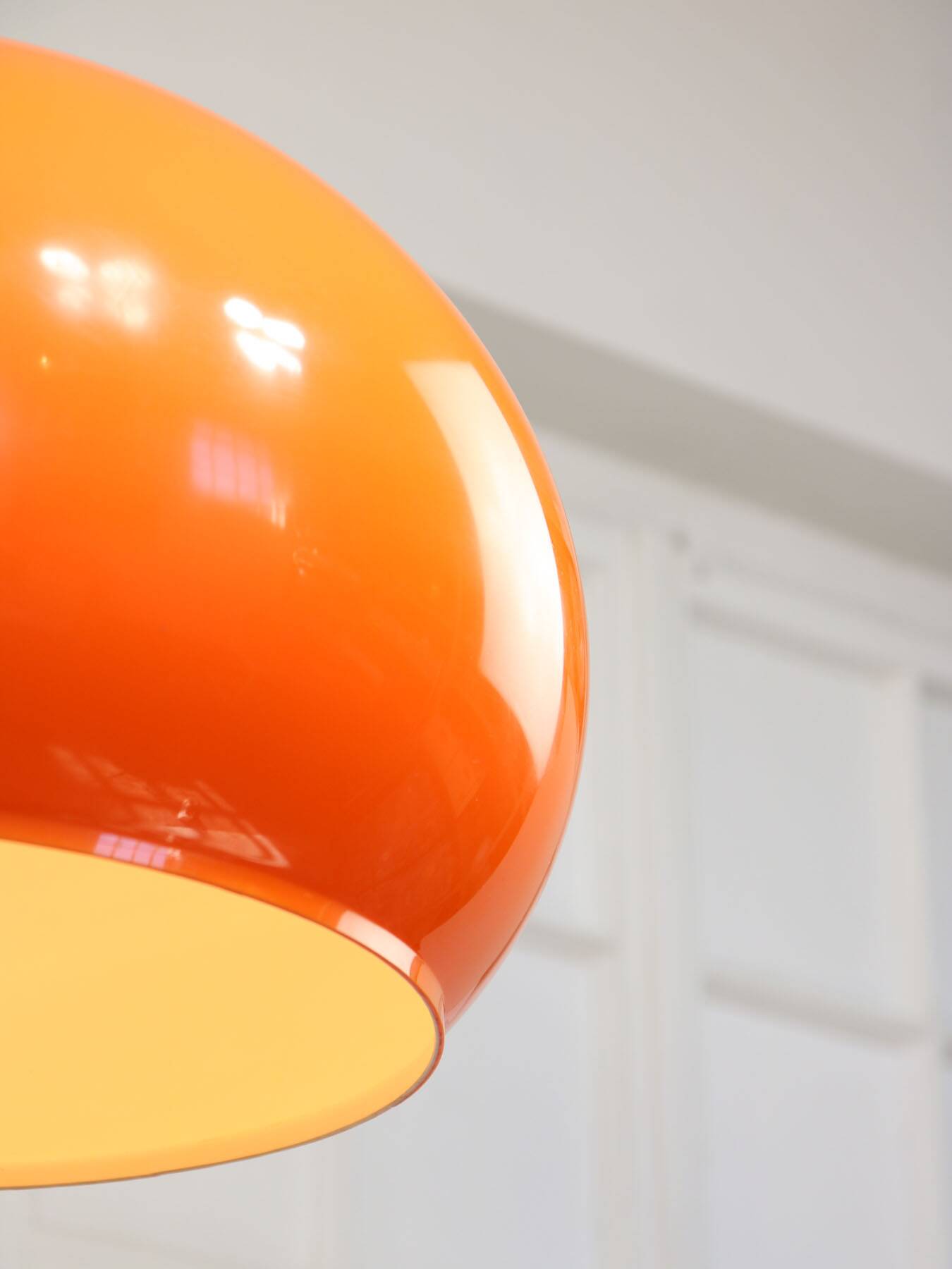 Suspension géante orange Space Age de Guzzini, années 70