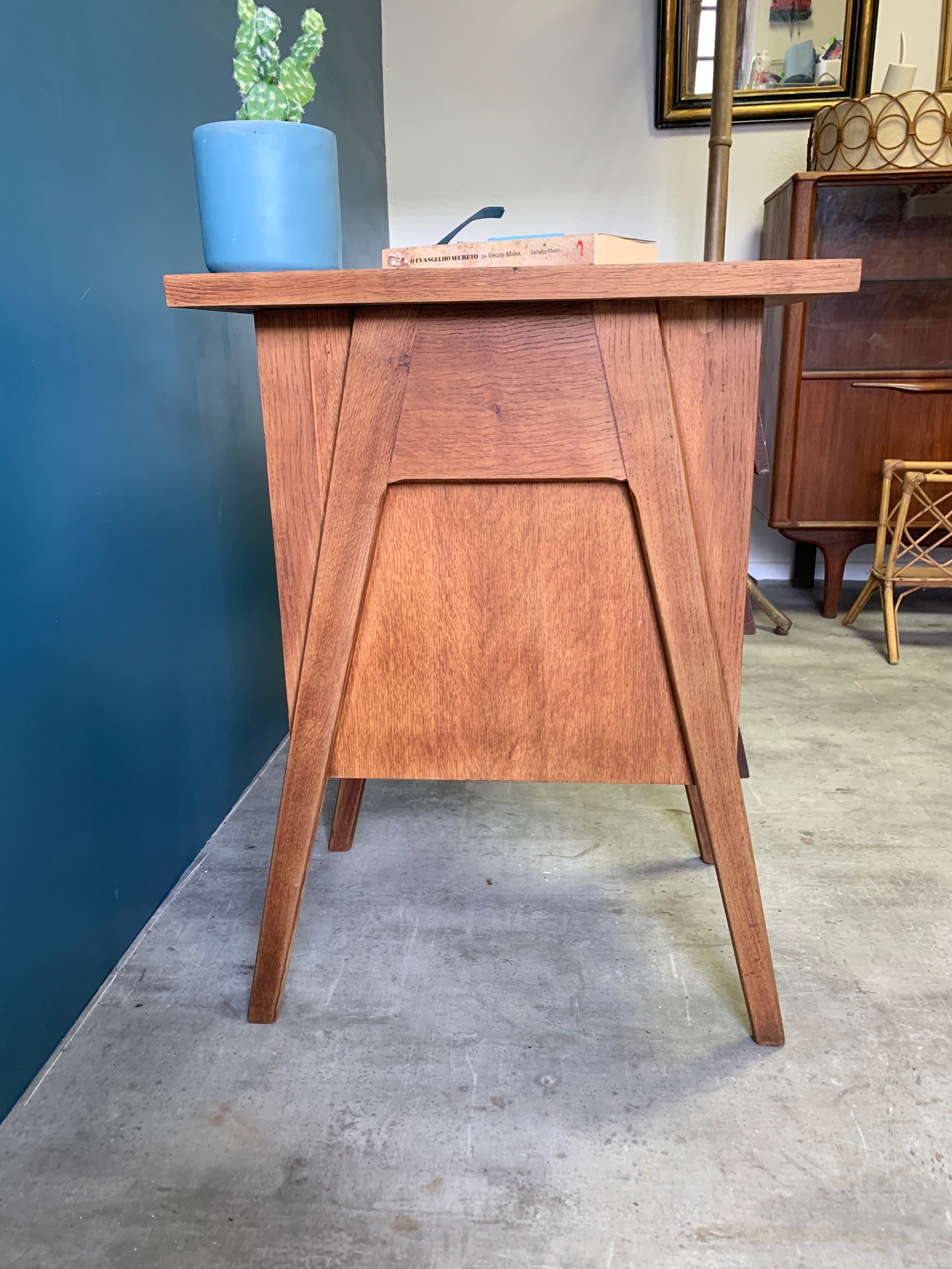 Desk 4 drawers with vintage fins